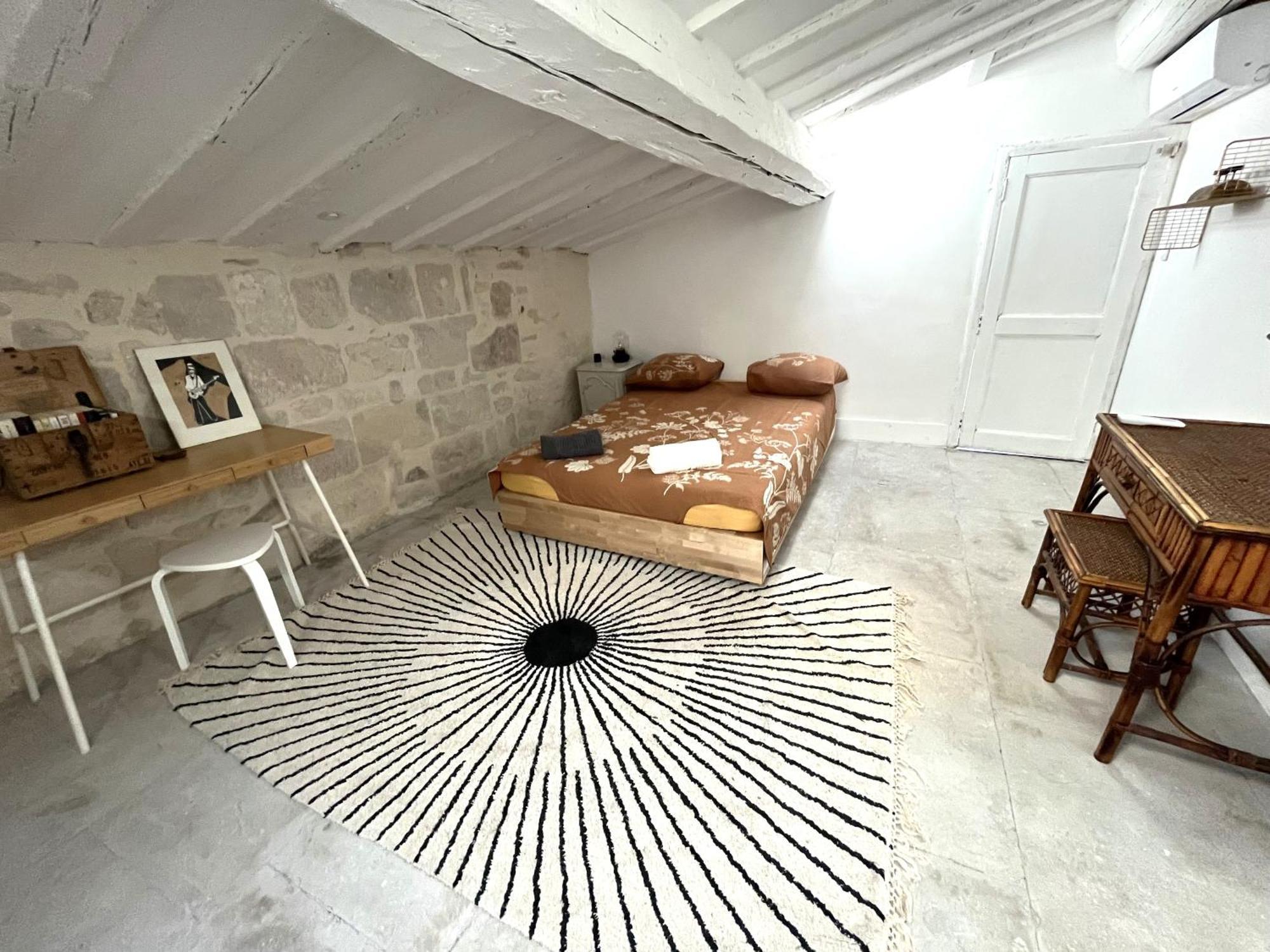 Ecusson - Duplex Lumineux Et Climatise Dans Particulier *