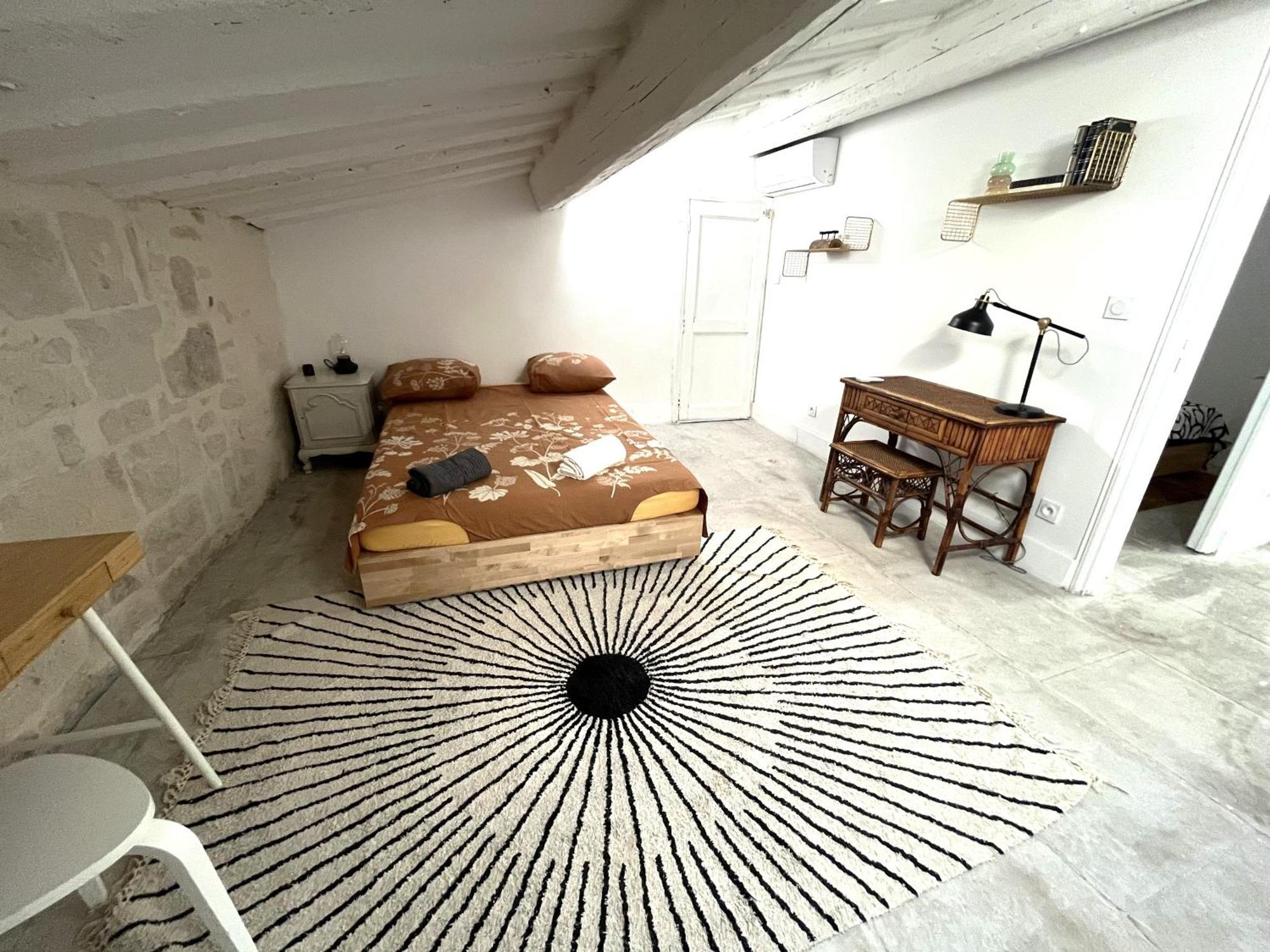 Ecusson - Duplex Lumineux Et Climatise Dans Particulier * Montpellier