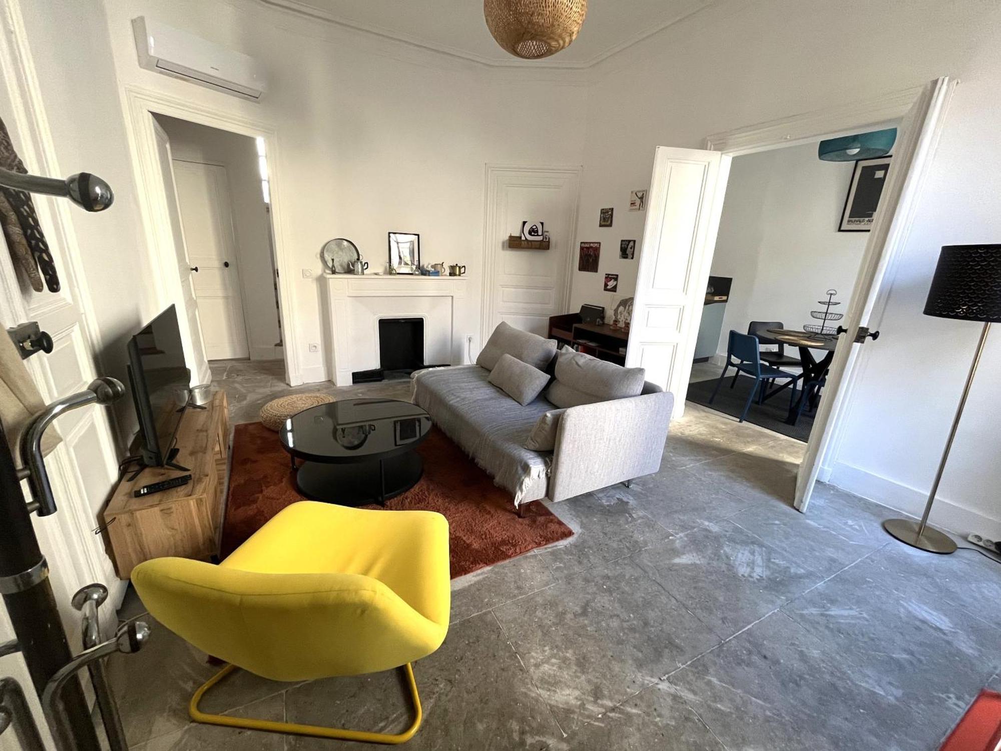 Ecusson - Duplex Lumineux Et Climatise Dans Particulier Apartamento