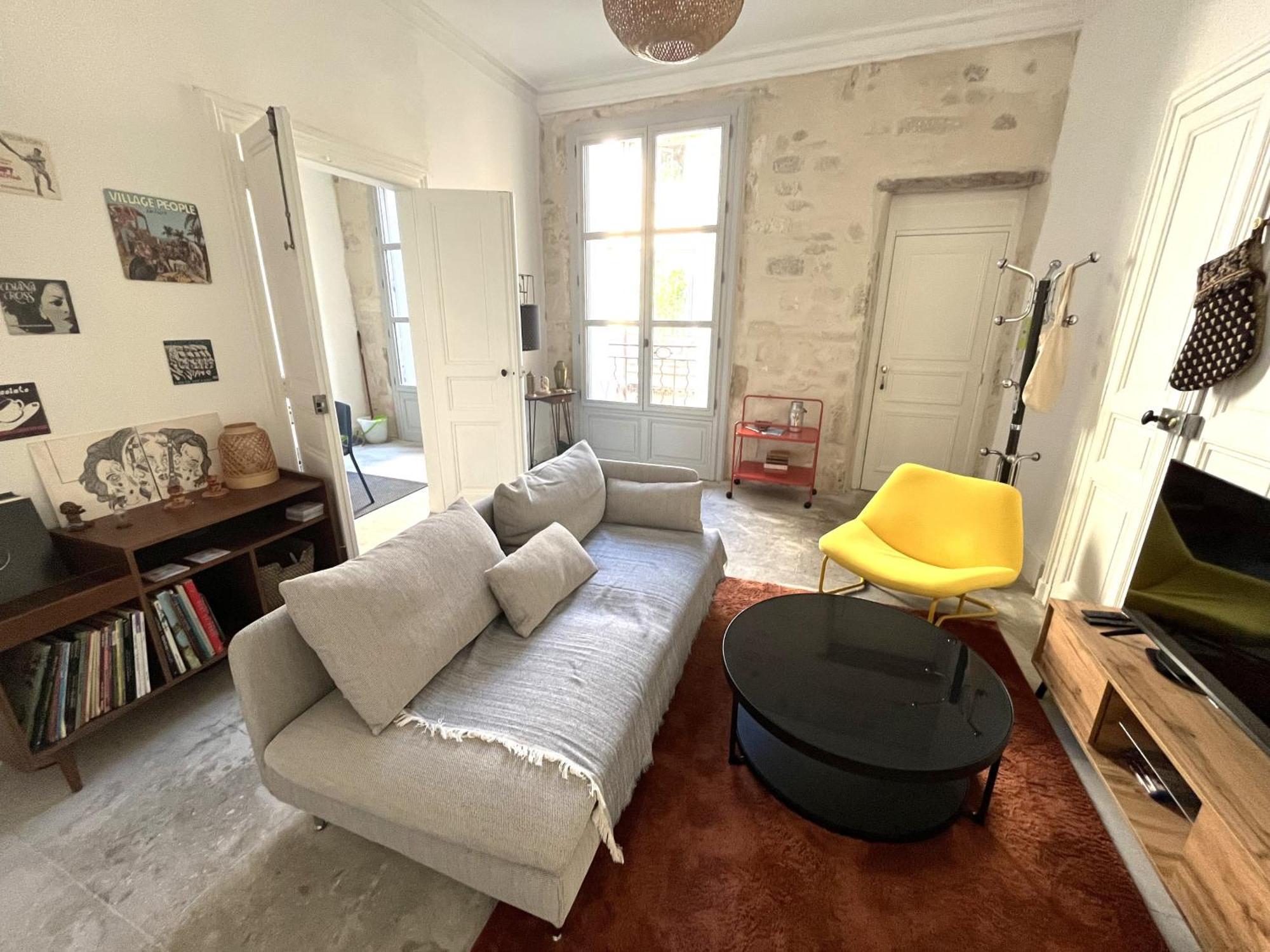 Ecusson - Duplex Lumineux Et Climatise Dans Particulier *